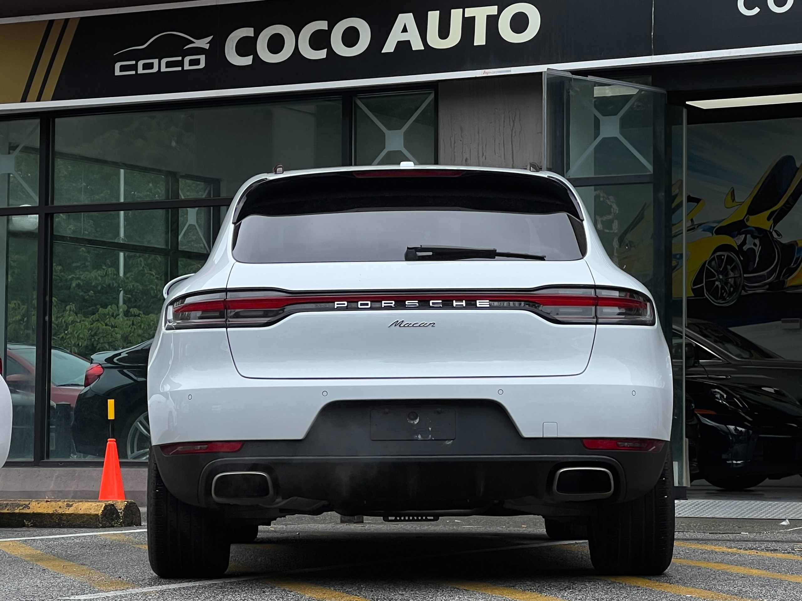2020 Porsche Macan - Image 5